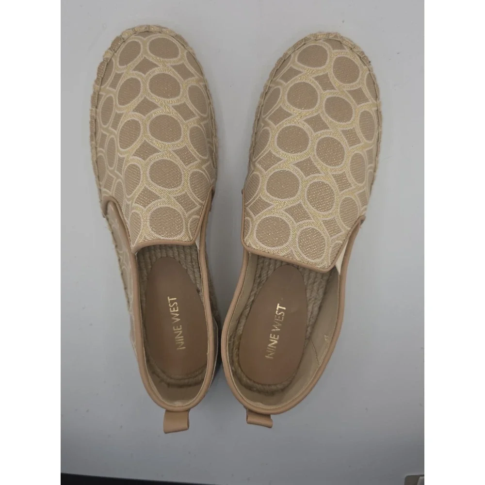Nine West Womens Espadrille‎ Slip On Flats Beige Gold Logo Print Size 9